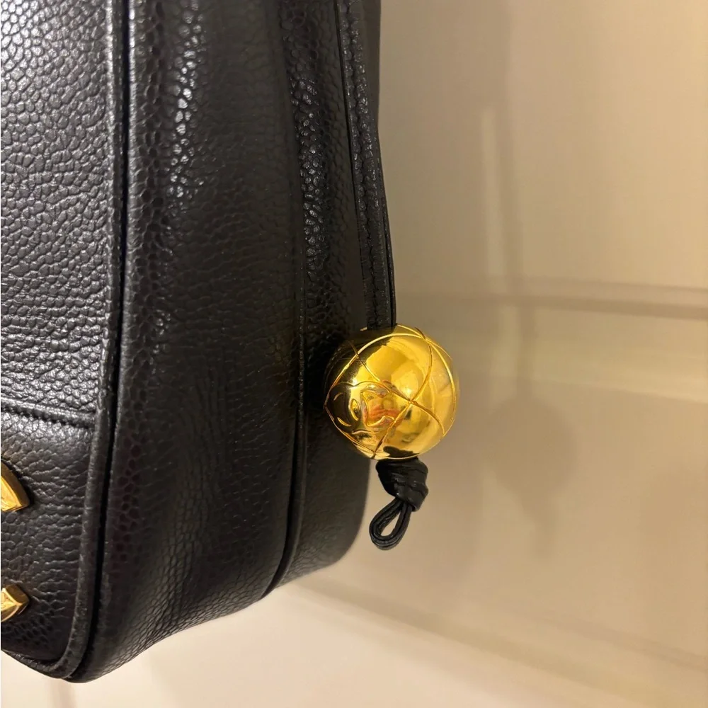 CHANEL Black Shoulder/Tote Bag in Caviar with Gold CC Accents-Beautiful! - Picture 2 of 15